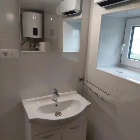 Lägenhet Prenocisce Cernosa Apartma